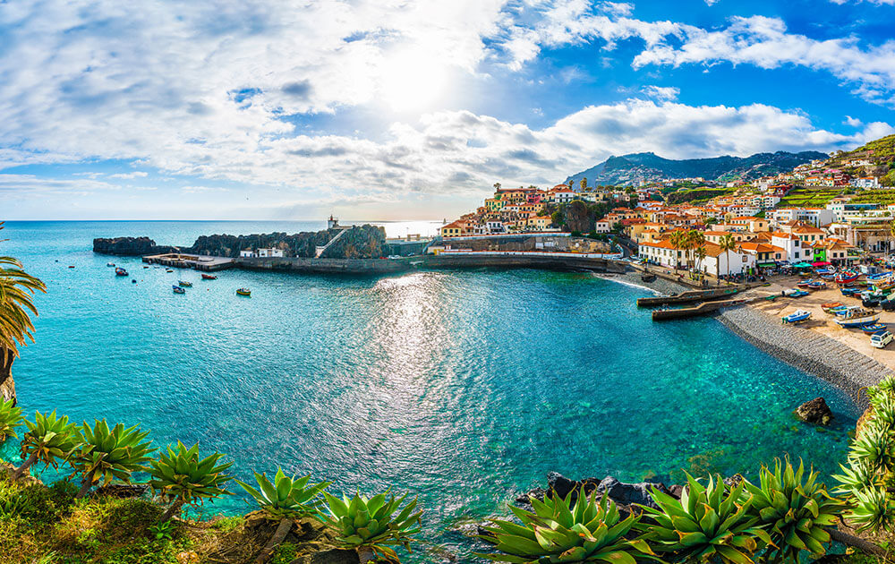 Câmara de Lobos is a Perfect Elopement Wedding Destination in Madeira Island